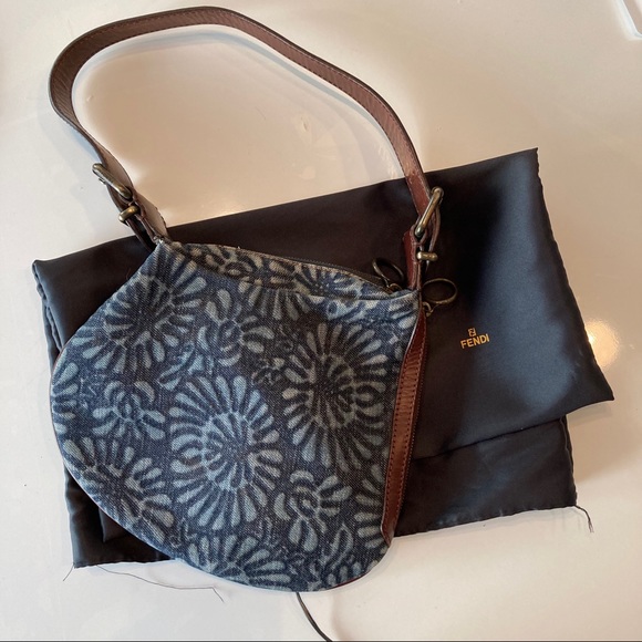 Authentic Vintage Fendi Saddle Bag MAKE ME AN OFFER - Picture 1 of 10